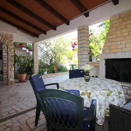 Radojka L Near Centre Apartament